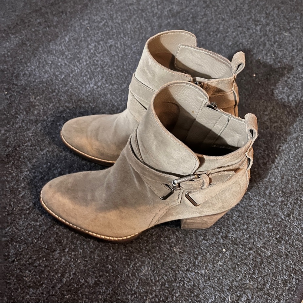 SAM EDELMAN Morris Gray Taupe Suede BootiesWomens SZ 8 Side Zip Buckle Accent